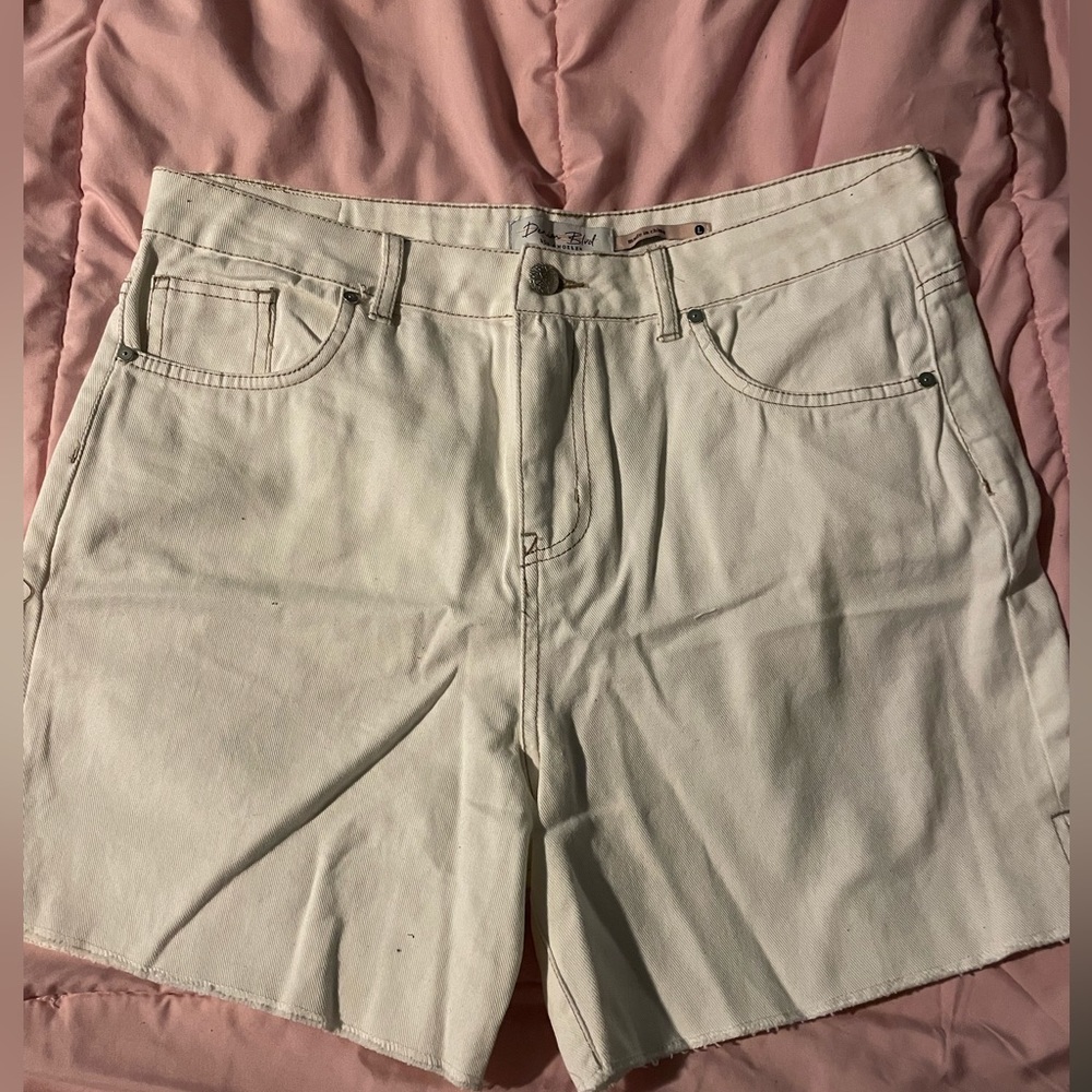 White bermuda shorts